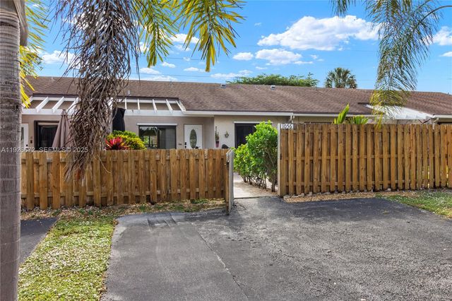 1056 E Lakes Dr, Deerfield Beach, FL 33064