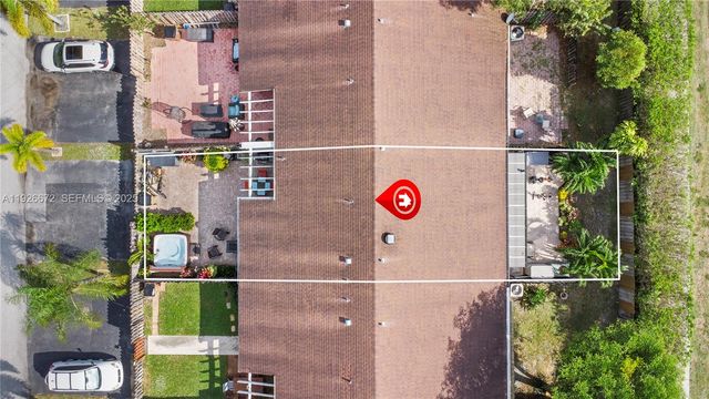 1056 E Lakes Dr, Deerfield Beach, FL 33064