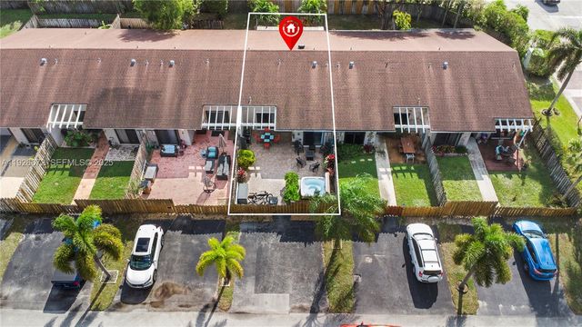 1056 E Lakes Dr, Deerfield Beach, FL 33064