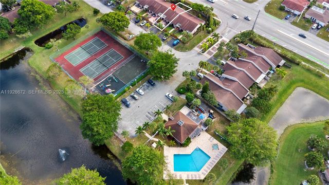 1056 E Lakes Dr, Deerfield Beach, FL 33064