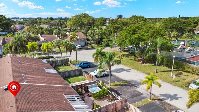 1056 E Lakes Dr, Deerfield Beach, FL 33064