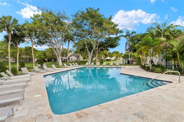 1056 E Lakes Dr, Deerfield Beach, FL 33064