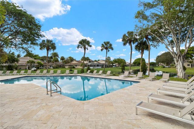 1056 E Lakes Dr, Deerfield Beach, FL 33064