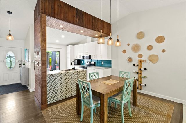 1056 E Lakes Dr, Deerfield Beach, FL 33064