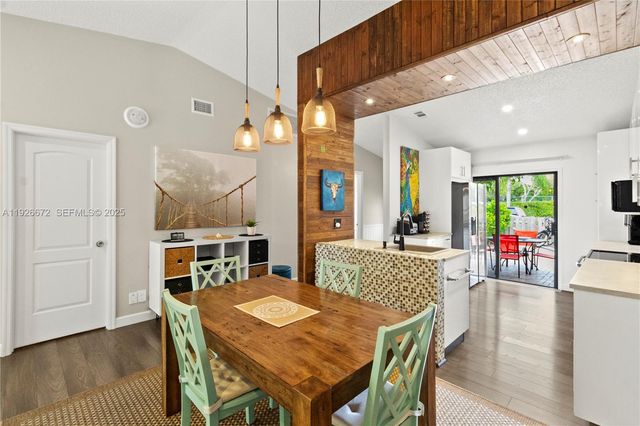 1056 E Lakes Dr, Deerfield Beach, FL 33064