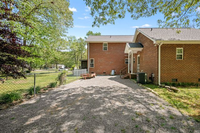112 Prince Ln, Tullahoma, TN 37388