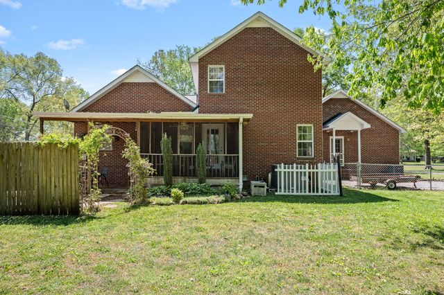 112 Prince Ln, Tullahoma, TN 37388