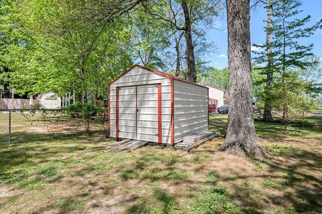 112 Prince Ln, Tullahoma, TN 37388