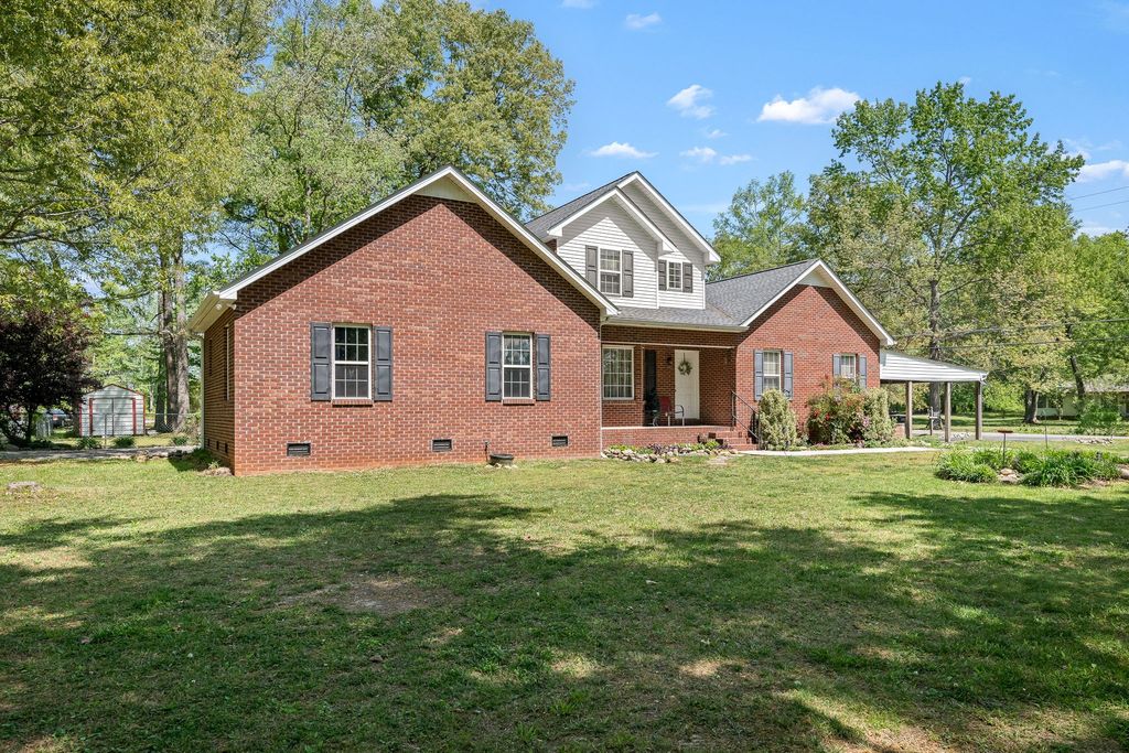 112 Prince Ln, Tullahoma, TN 37388