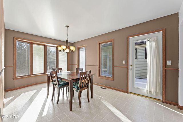 1421 Conneaut Avenue, Bowling Green, OH 43402