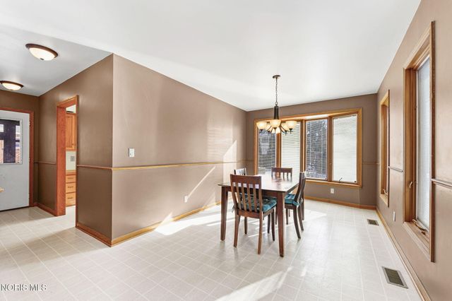 1421 Conneaut Avenue, Bowling Green, OH 43402