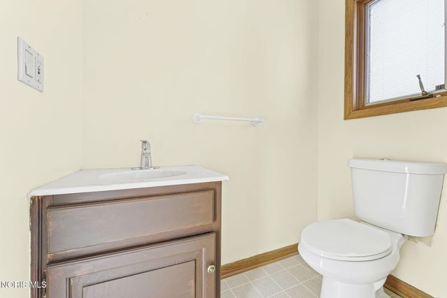 1421 Conneaut Avenue, Bowling Green, OH 43402