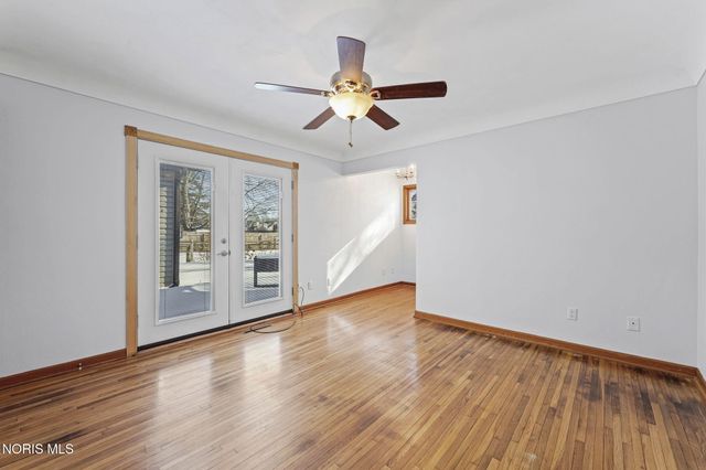 1421 Conneaut Avenue, Bowling Green, OH 43402