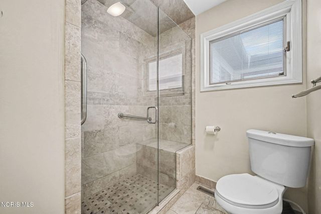 1421 Conneaut Avenue, Bowling Green, OH 43402