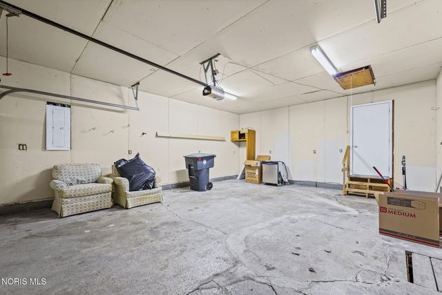 1421 Conneaut Avenue, Bowling Green, OH 43402