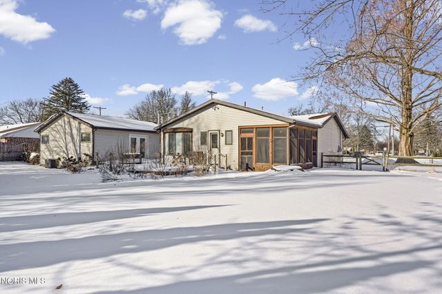 1421 Conneaut Avenue, Bowling Green, OH 43402