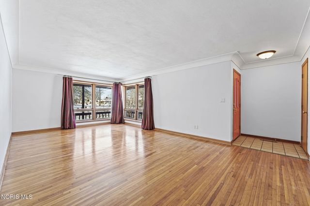 1421 Conneaut Avenue, Bowling Green, OH 43402