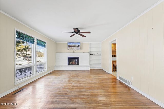 1421 Conneaut Avenue, Bowling Green, OH 43402