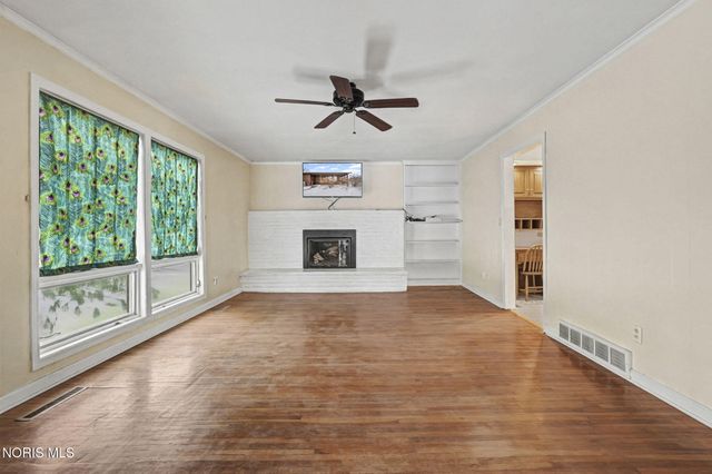 1421 Conneaut Avenue, Bowling Green, OH 43402