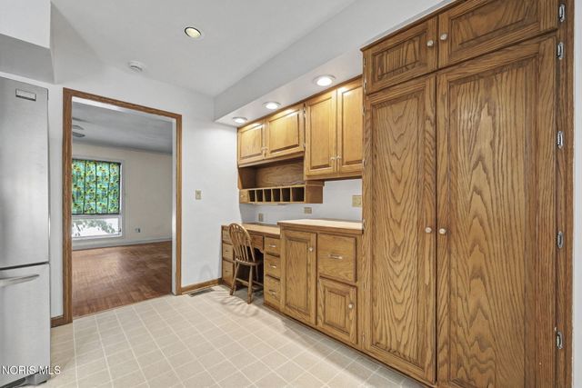 1421 Conneaut Avenue, Bowling Green, OH 43402