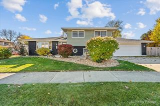 504 Flint Trail, Carol Stream, IL 60188