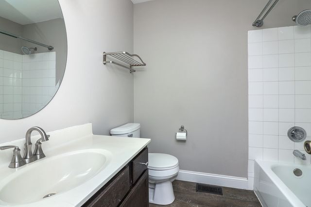 157 Wildberry Court, Aurora, IL 60504