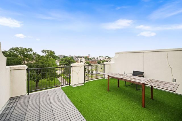 1208 W Dallas Street, Houston, TX 77019