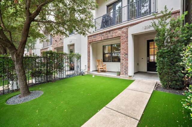 1208 W Dallas Street, Houston, TX 77019