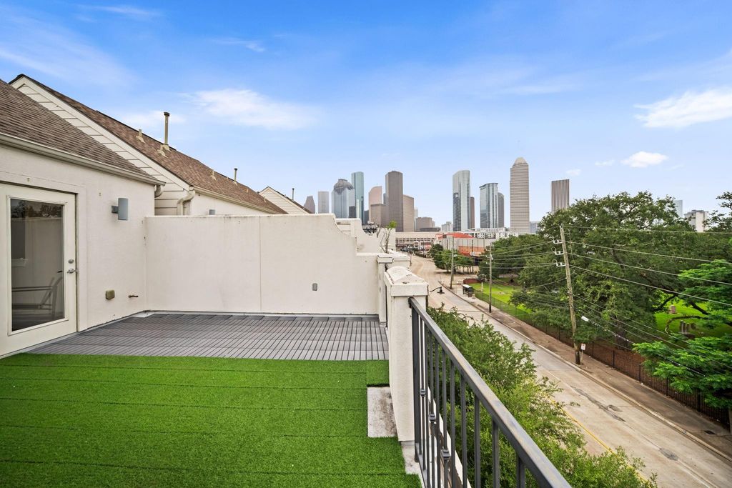 1208 W Dallas Street, Houston, TX 77019