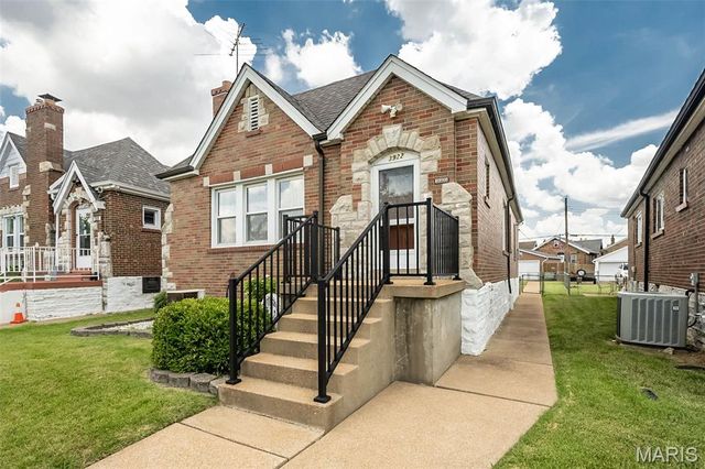 3922 Alexander Street, St Louis, MO 63116