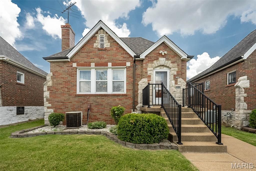 3922 Alexander Street, St Louis, MO 63116