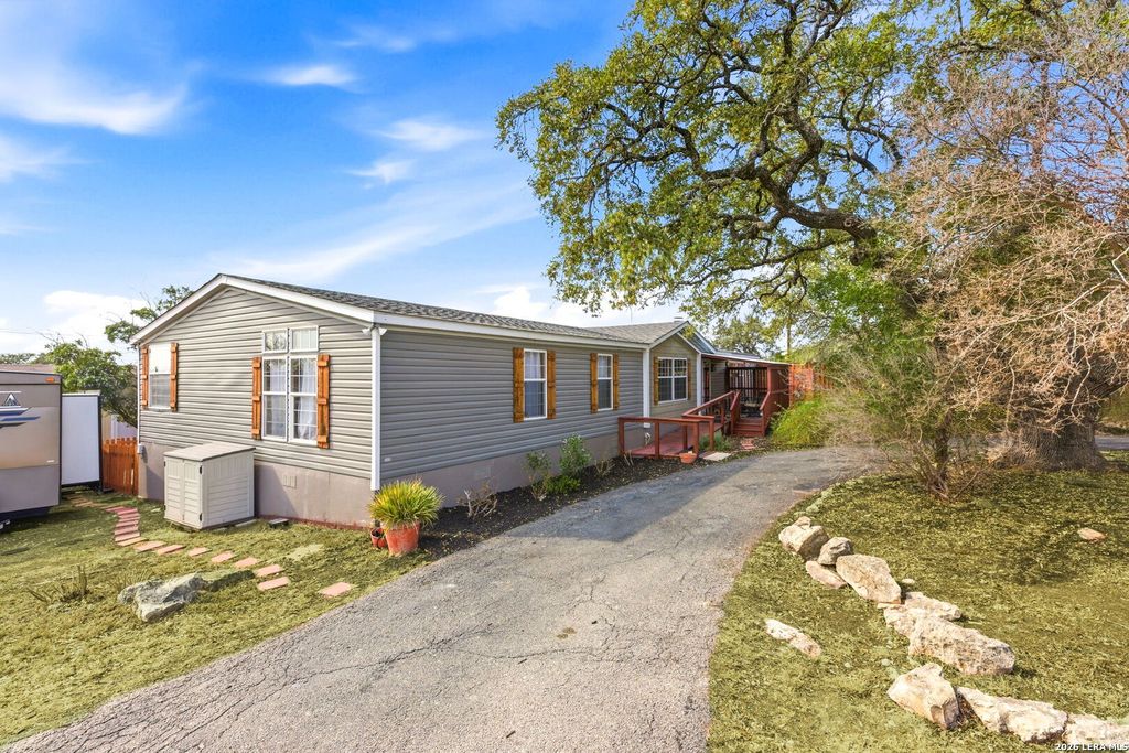 250 County Road 3829, San Antonio, TX 78253