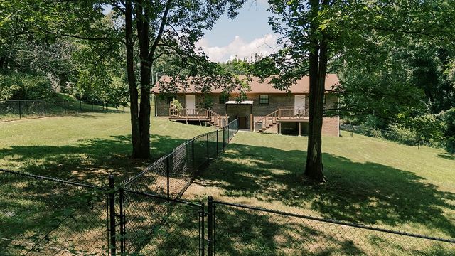 117 Shadowrock Dr, Tunnel Hill, GA 30755
