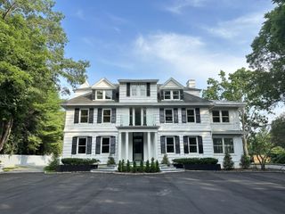 87 Wheatley Road, Old Westbury, NY 11568