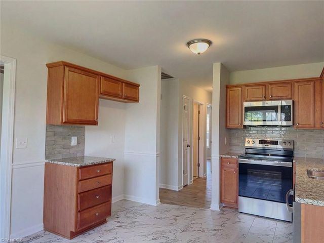 5828 Huckleberry Court, Winston-salem, NC 27105