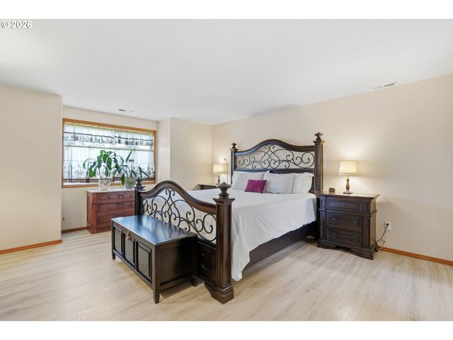 606 Ne 148TH St, Vancouver, WA 98685