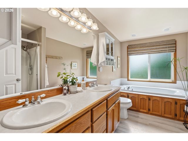 606 Ne 148TH St, Vancouver, WA 98685
