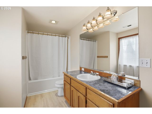 606 Ne 148TH St, Vancouver, WA 98685