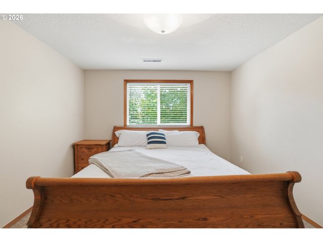 606 Ne 148TH St, Vancouver, WA 98685