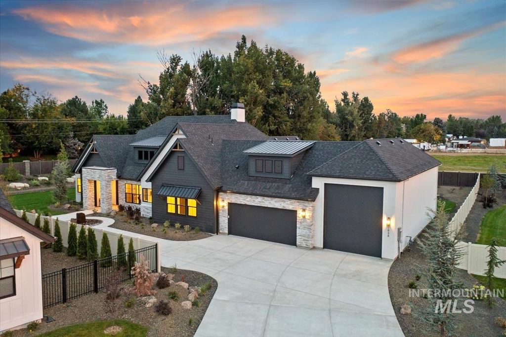 1934 W Yellowstone Dr, Eagle, ID 83616