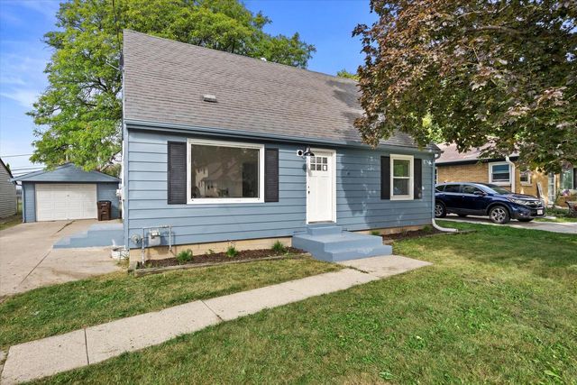 4561 S Kansas AVENUE, Saint Francis, WI 53235