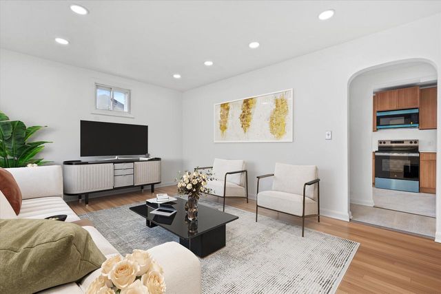 4561 S Kansas AVENUE, Saint Francis, WI 53235