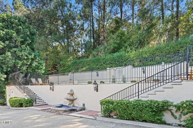70 N Arroyo Boulevard, Pasadena, CA 91105