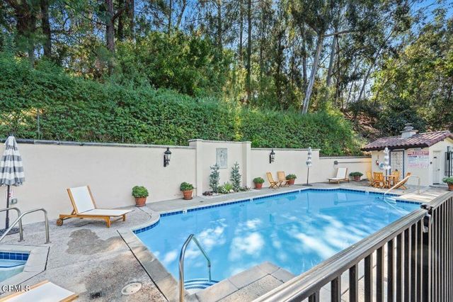 70 N Arroyo Boulevard, Pasadena, CA 91105