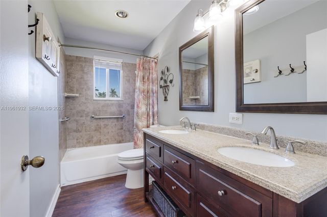 1280 Majesty Ter, Weston, FL 33327