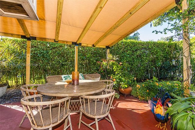 1280 Majesty Ter, Weston, FL 33327