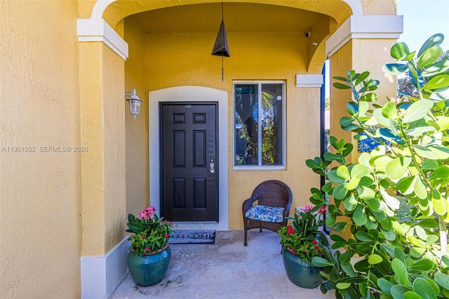 1280 Majesty Ter, Weston, FL 33327