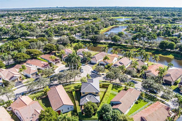 1280 Majesty Ter, Weston, FL 33327