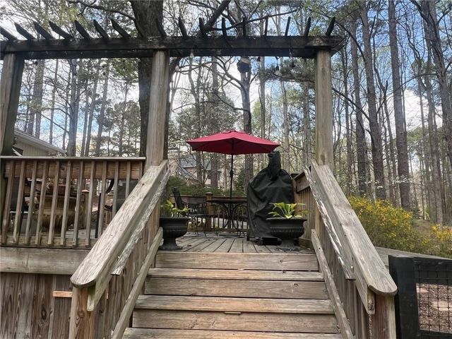 9635 Red Bird Lane, Johns Creek, GA 30022