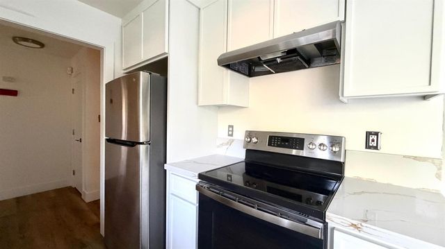 6701 Golf View Dr, Sacramento, CA 95822